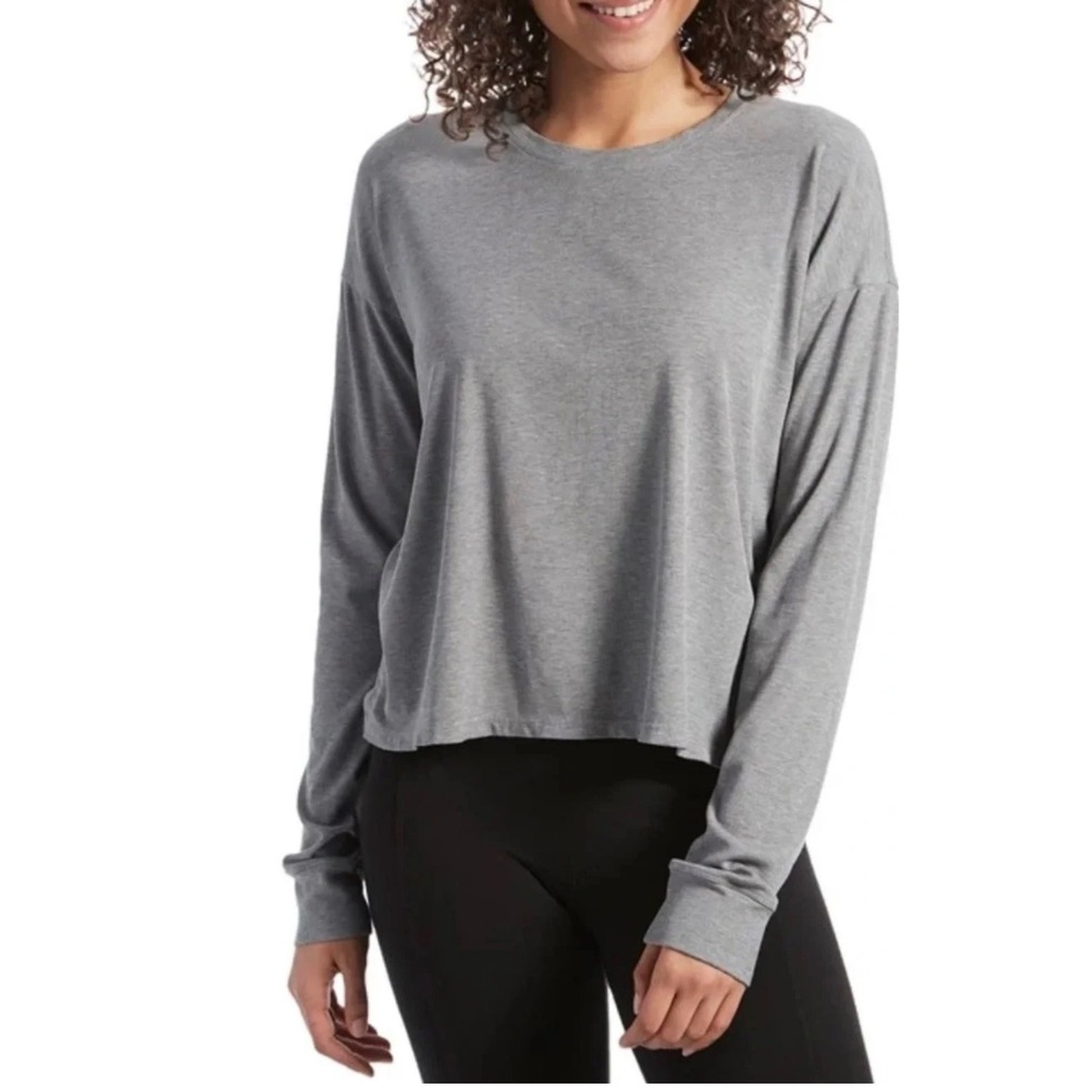 Vuori Womens Medium Grey Ribbed Long Sleeve Cropped Crew Neck Top VW164